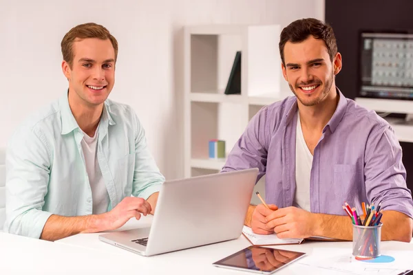 Attractive businessmen co-working — Stockfoto