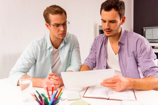 Attractive businessmen co-working — Stockfoto