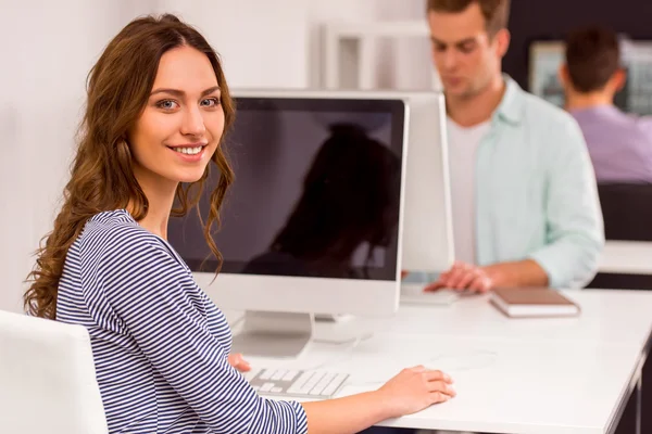 Young successful team working — Stock Photo, Image
