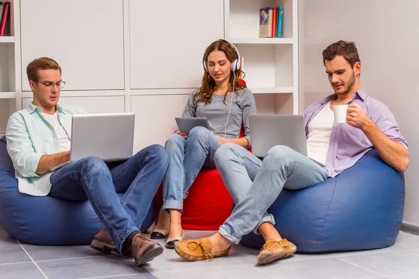 Young successful team working — Stock Photo, Image