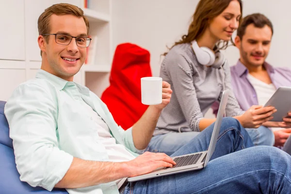 Young successful team working — Stock Photo, Image