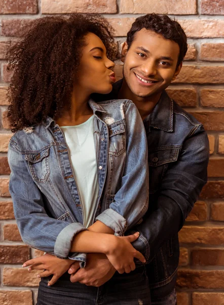 Atraente casal afro-americano — Fotografia de Stock