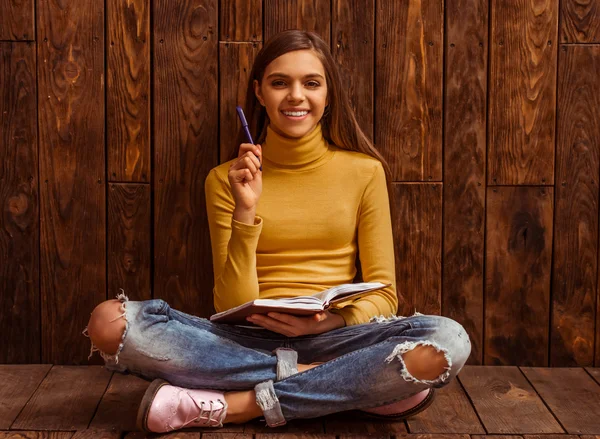 Cute teenage girl — Stock Photo, Image