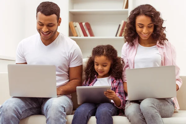 Lycklig Afro-American familj — Stockfoto