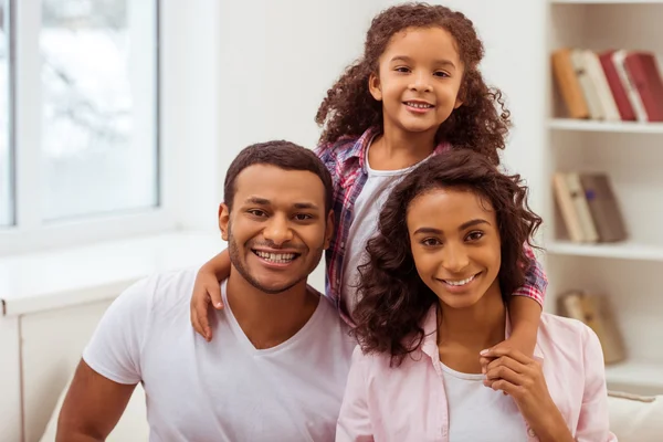 Familia afro-americana feliz — Foto de Stock