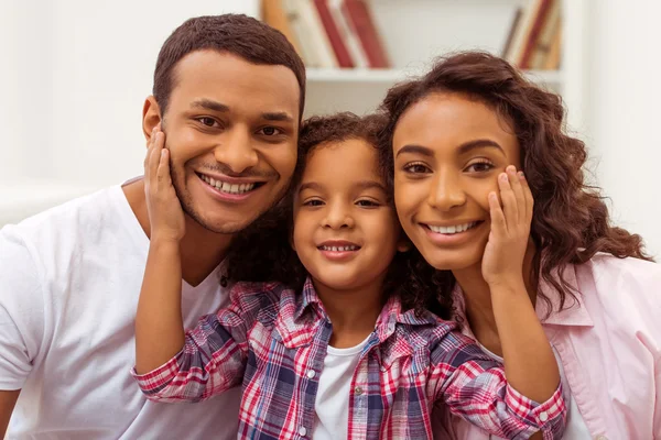 Gelukkige Afro-Amerikaanse familie — Stockfoto