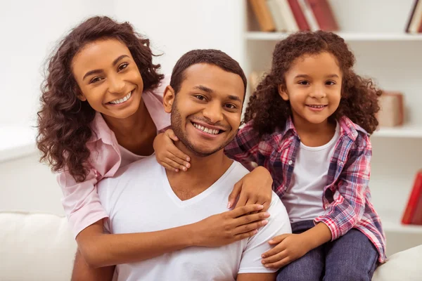 Familie afro-americană fericită — Fotografie, imagine de stoc