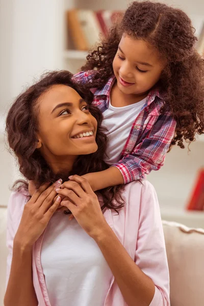 Madre e hija —  Fotos de Stock