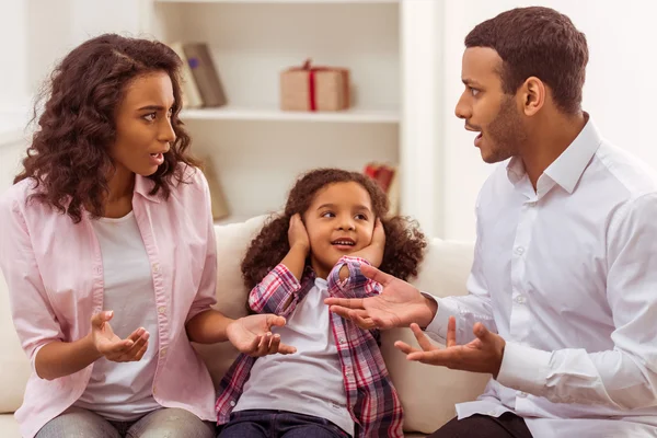 Familia afroamericana infeliz — Foto de Stock