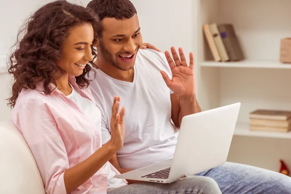 Glückliches afroamerikanisches Paar — Stockfoto