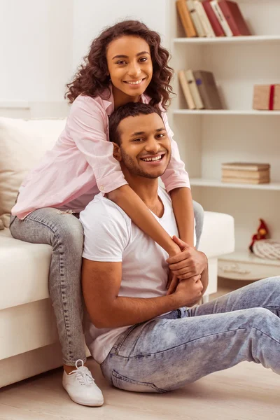 Feliz pareja afro-americana — Foto de Stock