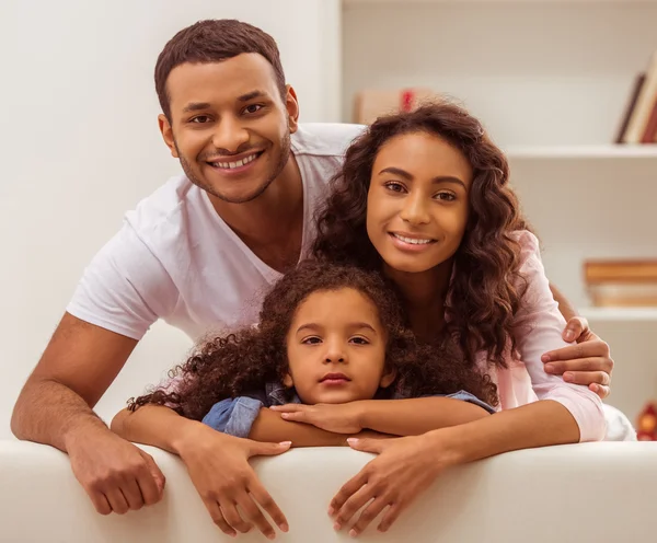 Familia afro-americana feliz — Foto de Stock