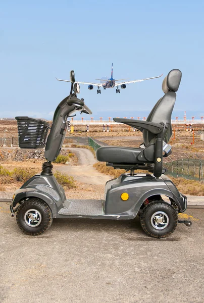 Scooter de movilidad eléctrica en la carretera — Foto de Stock