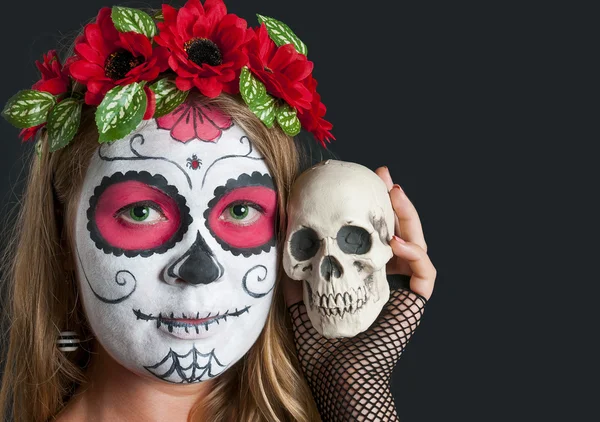 Meisje met Calavera Mexicana make-up masker. Halloween — Stockfoto