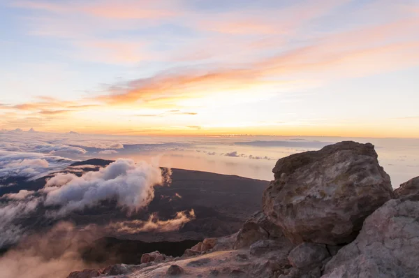 Východ slunce na vrcholu sopky Teide. Tenerife — Stock fotografie