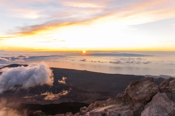 Sonnenaufgang auf dem Gipfel des Vulkans Teide. Teneriffa — Stockfoto