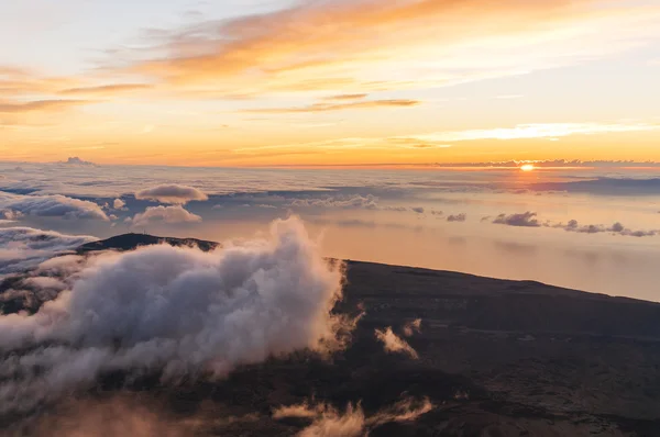 Wschód słońca na szczycie wulkanu Teide. Teneryfa — Zdjęcie stockowe