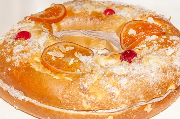 La torta española "Roscon de Reyes " — Foto de Stock