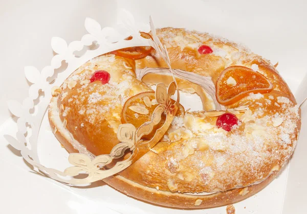 Hiszpańskie ciasta "Roscon de Reyes" — Zdjęcie stockowe