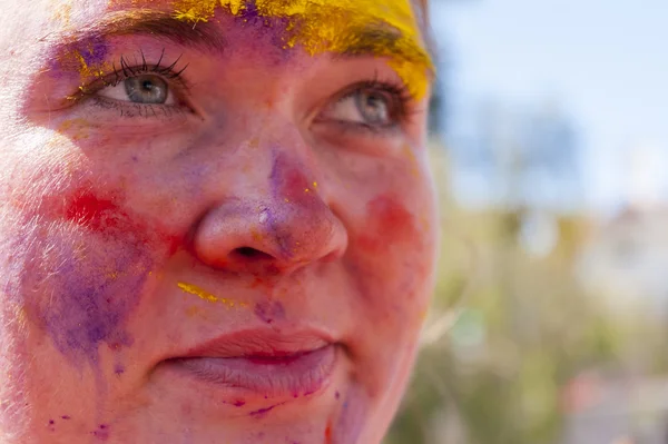 Colorful face in the indian festival Holi — Stock Photo, Image