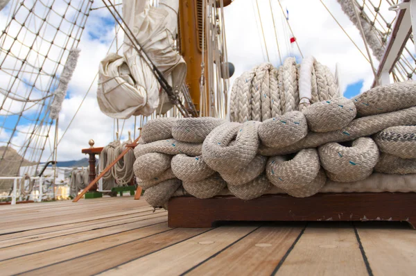 Ropes on the sailboat — Stock Photo, Image