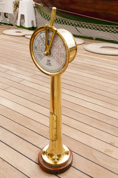 Old engine order telegraph of the sailboat — Stock Photo, Image