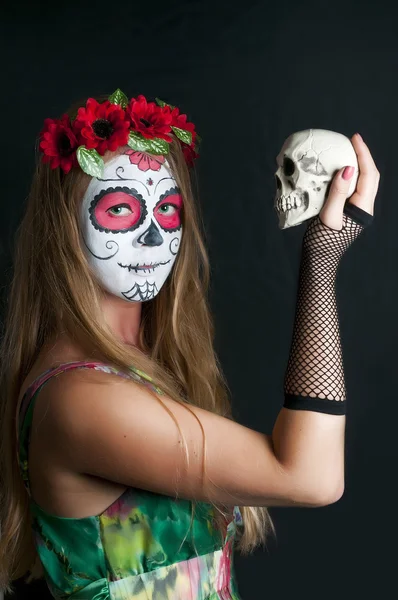 Chica con máscara de maquillaje Calavera Mexicana — Foto de Stock