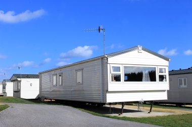Karavan karavan parkı yaz aylarında üzerinde