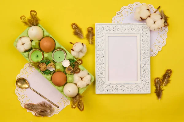 Space Insert Vintage Frame Easter Decor Made Feathers Candles Eggs — Stockfoto