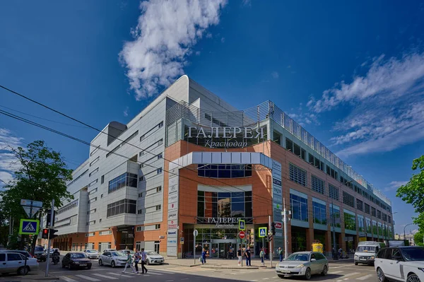 Krasnodar Alışveriş Merkezi Galerisi 18 Mayıs 2021 Golovatogo Caddesi 313, Krasnodar, Rusya yatay fotoğrafı, öğleden sonra, yazı: Galeri Krasnodar