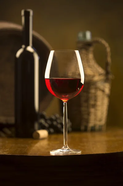 Natura morta con vino rosso — Foto Stock