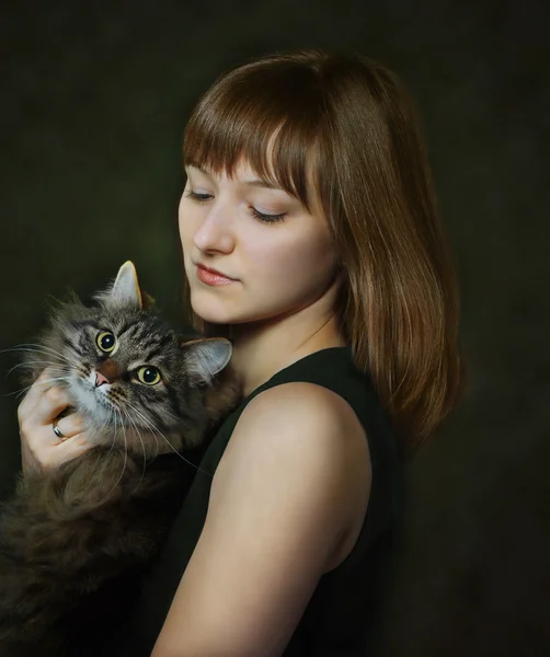猫と若い女性のポートレート — ストック写真