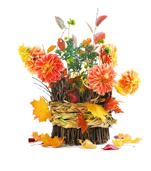 Bouquet d'automne sur panier — Photo