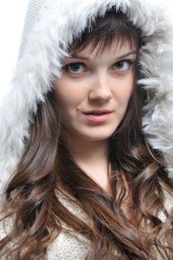 kürk şapkalı kız