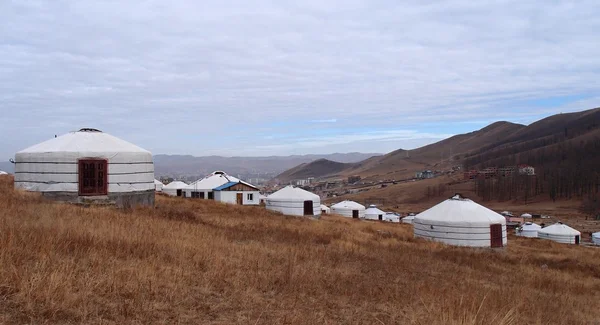 Moğolistan köylerde yurt