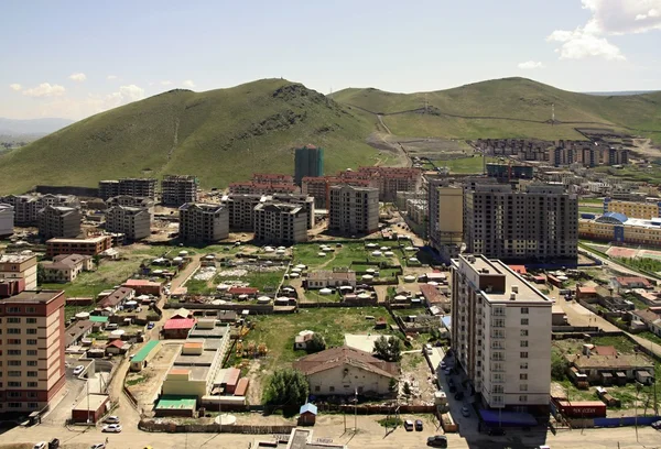 Novos edifícios na capital Ulaanbaatar, Mongólia — Fotografia de Stock