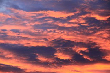 Güzel renkler günbatımı gökyüzü. 