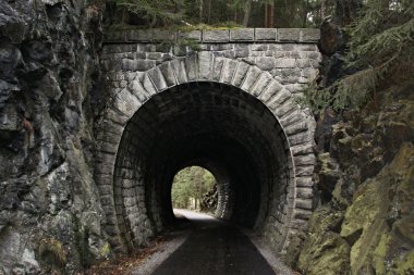 Bisiklet yolu ve eski tüneli