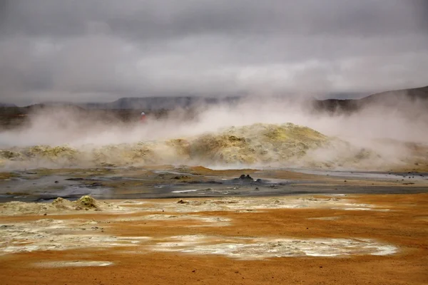 Vulkan und Geysir — Stockfoto