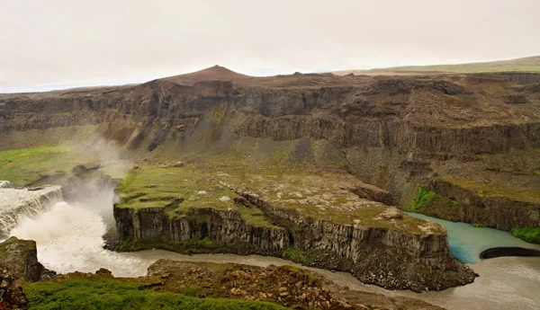 De waterval in IJsland Stockafbeelding