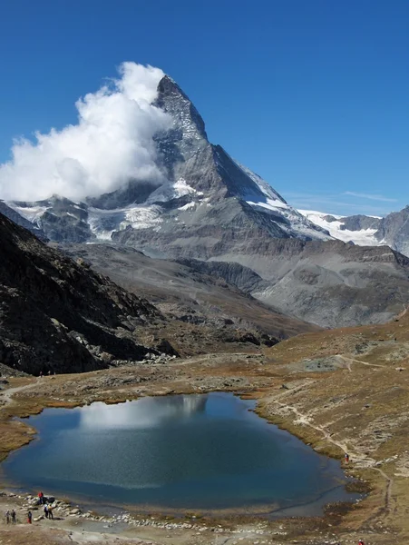 Camino de montaña con vistas al Matterhorn —  Fotos de Stock
