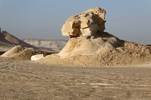 Формування піщаного каменю в білій пустелі — стокове фото
