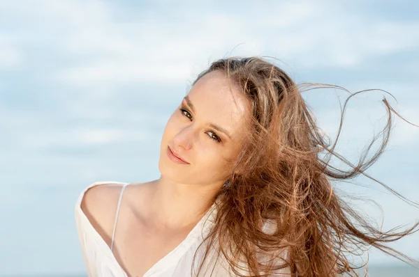 Beautiful romantic girl on the beach — Stock Photo, Image