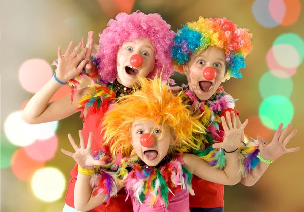 Crianças felizes dançando — Fotografia de Stock