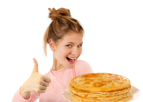 Belle jeune fille avec des pancakes — Photo