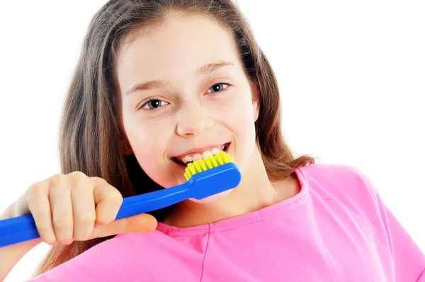 Beautiful girl brushing teeth — Stock Photo, Image