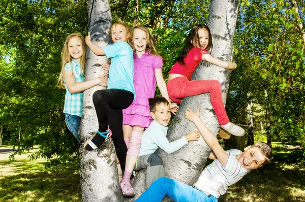 Group happy children outdoors — Stock Photo, Image