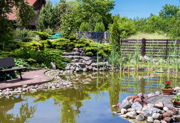 Estanque de jardín — Foto de Stock