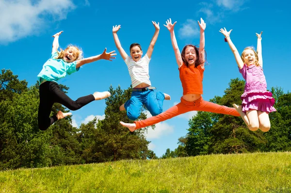 Crianças activas felizes — Fotografia de Stock