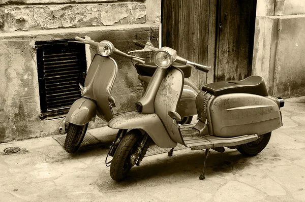 Dos scooter viejo —  Fotos de Stock